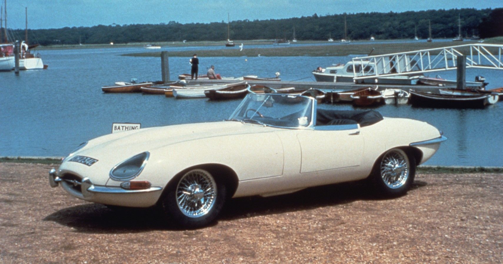 1961 Jaguar E-Type hd wallpaper view