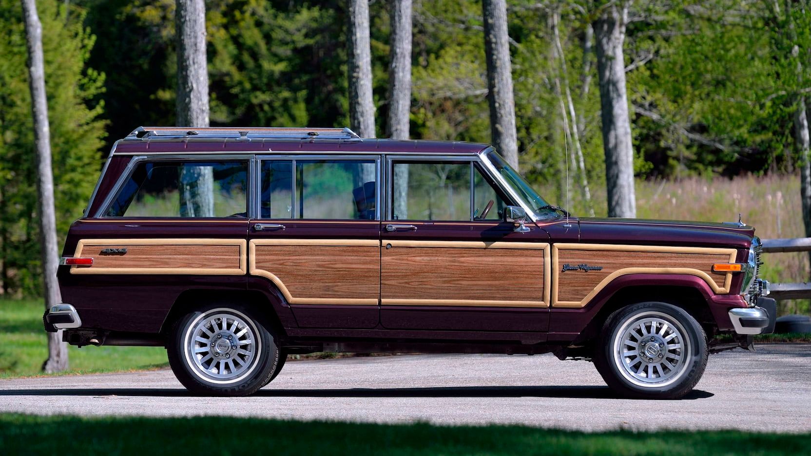 1991 Jeep Grand Wagoneer auction photo side view