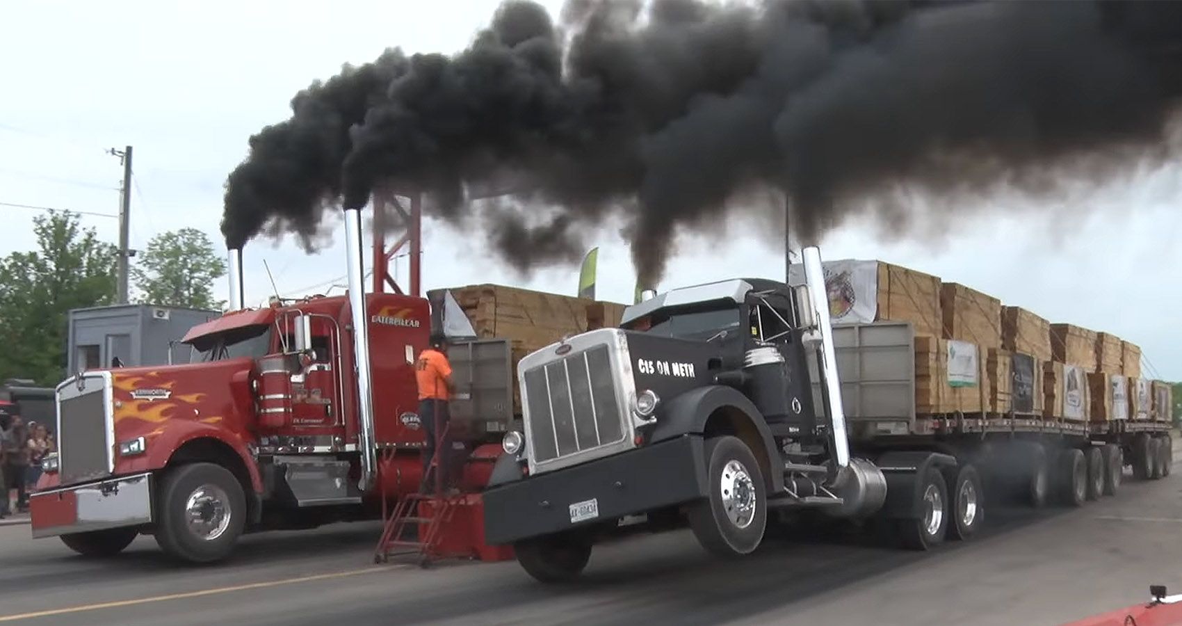 140,000-lbs Big Rigs Uphill Drag Race In Action 