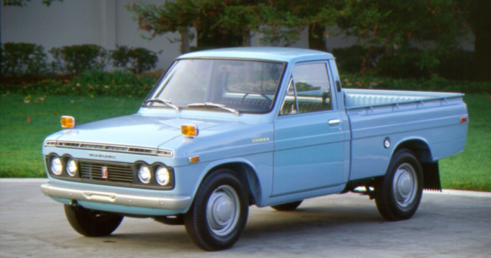 1969 Toyota Hilux front third quarter view