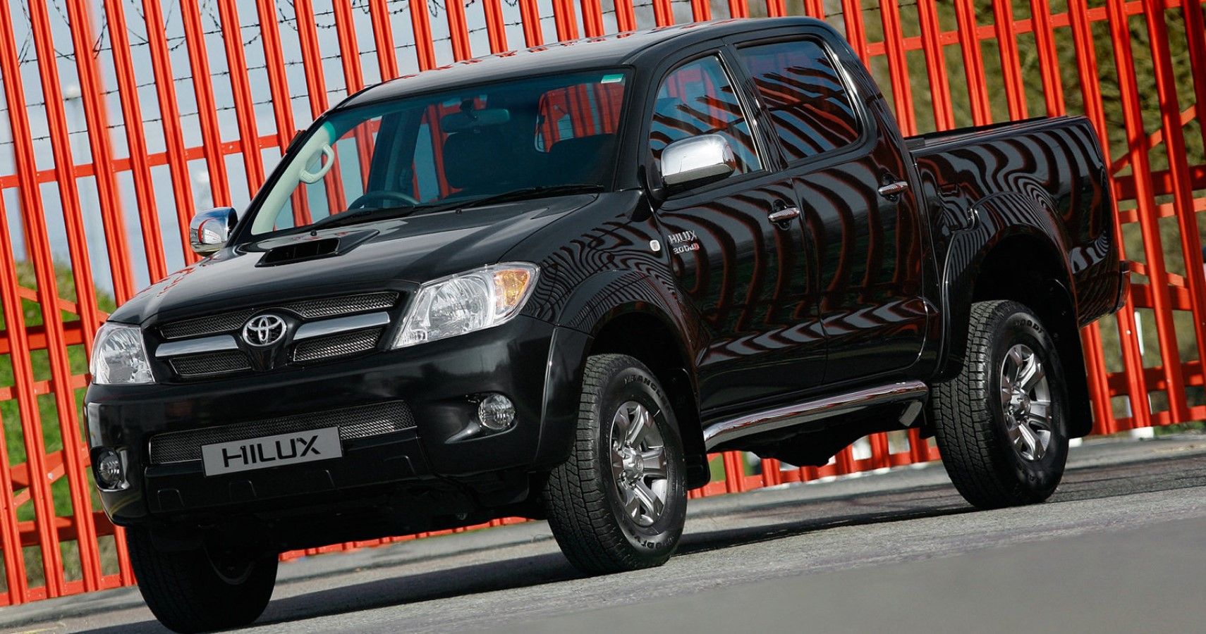 2009 Toyota Hilux High Power front third quarter view