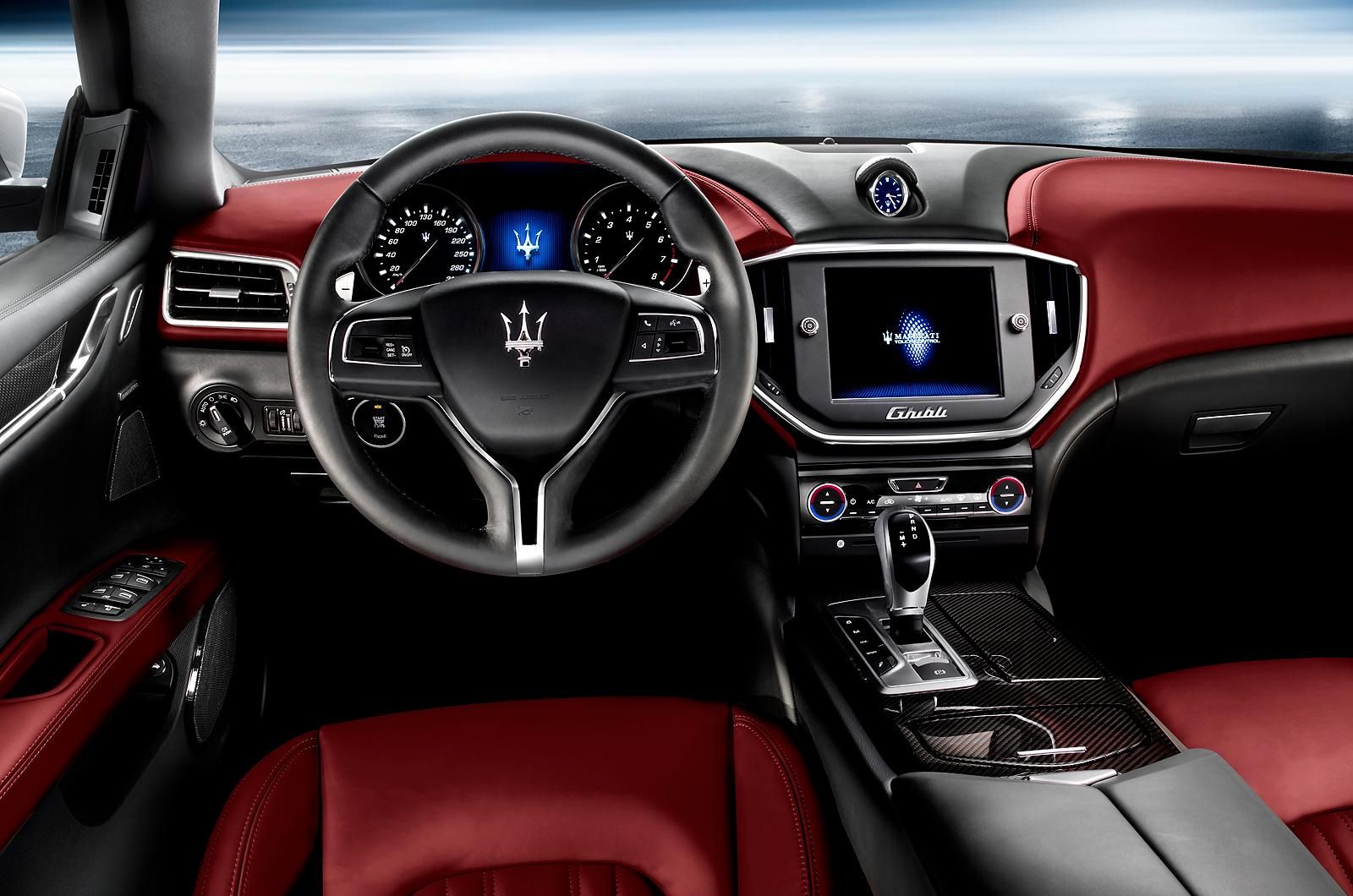 2014-Maserati-Ghibli-dashboard1