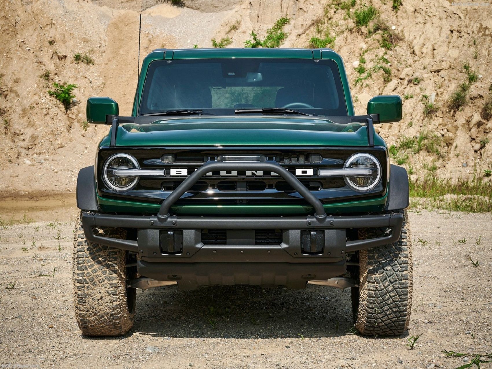 2022 Ford Bronco 4 door, green, front profile view