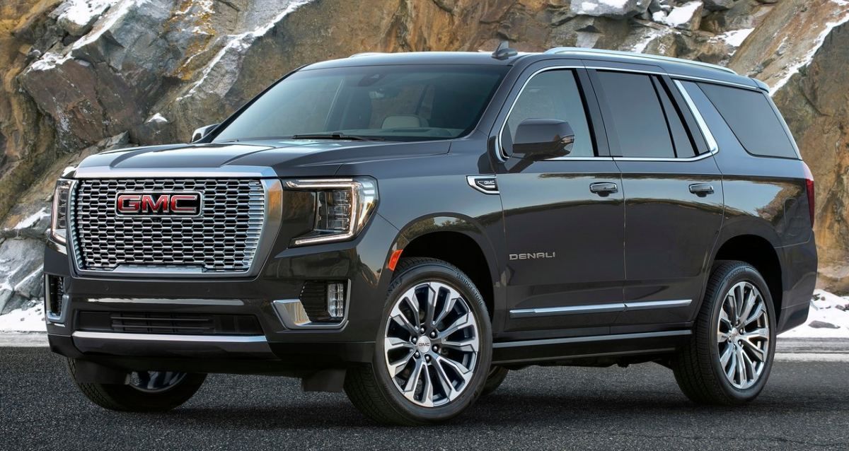 2022 GMC Yukon Denali Front Three Quarters