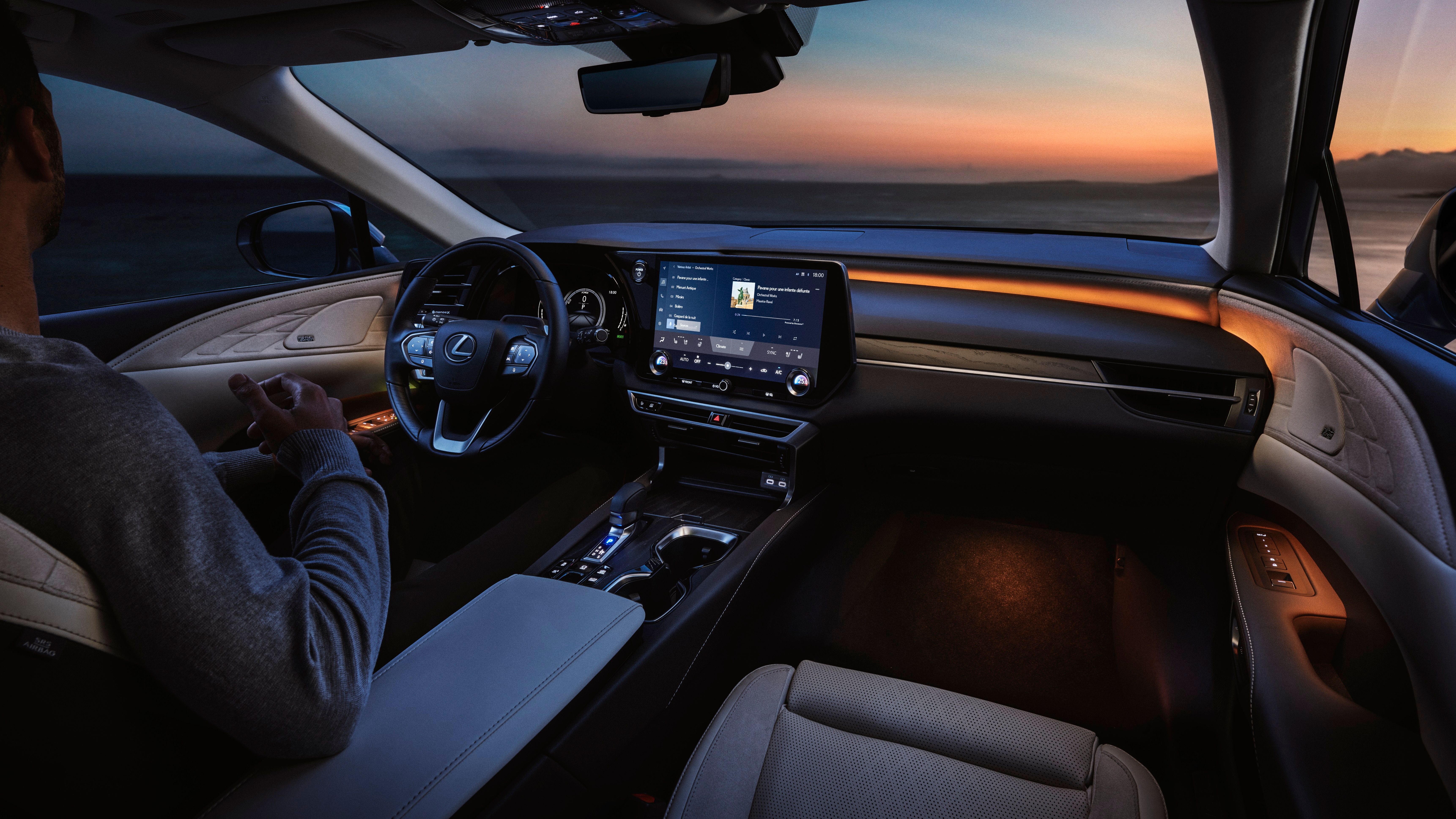2023_Lexus_RX_350 interior view at night
