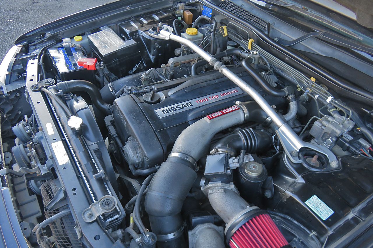Nissan Stagea Autech 260RS engine