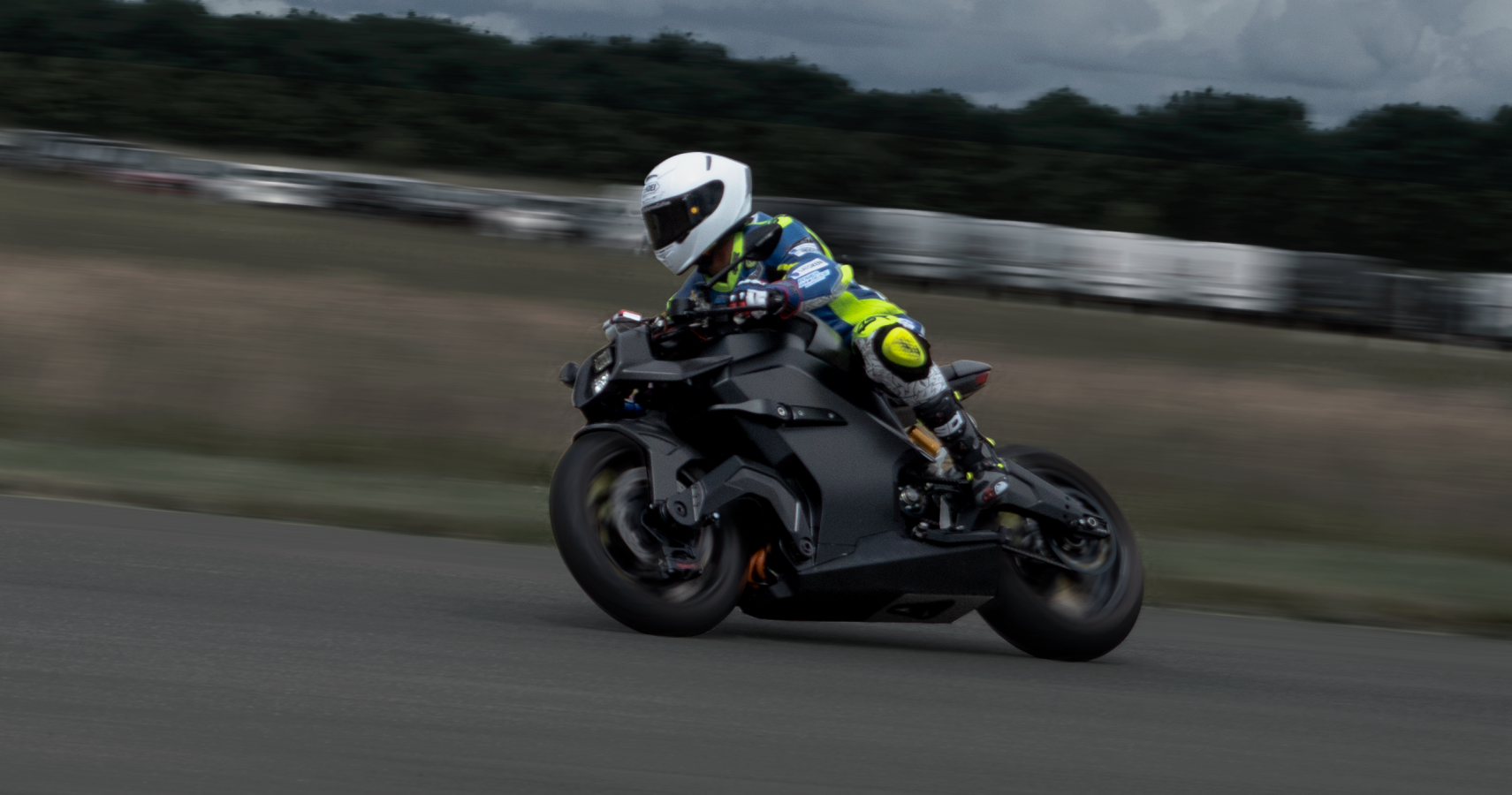  Ex-MotoGP Rider James Ellison cornering on the Arc Vector electric motorcycle