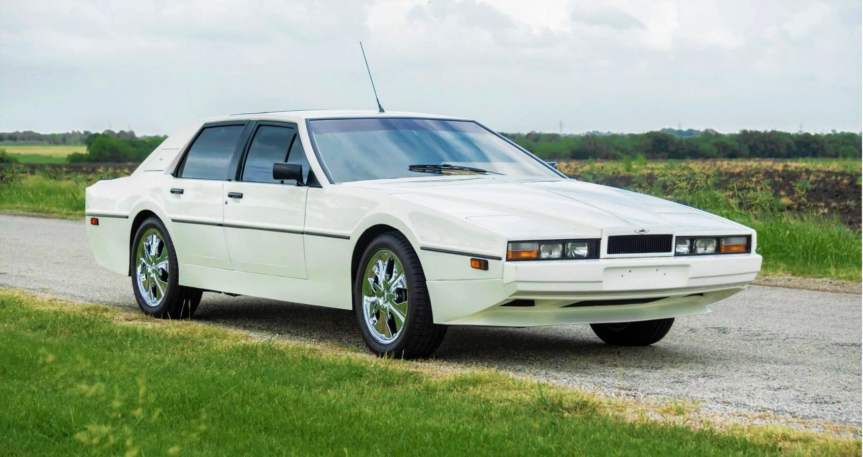 Aston Martin Lagona - Front