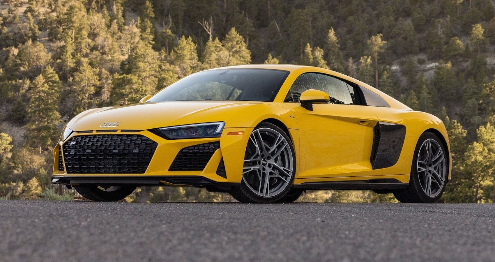 Audi r8 желтая