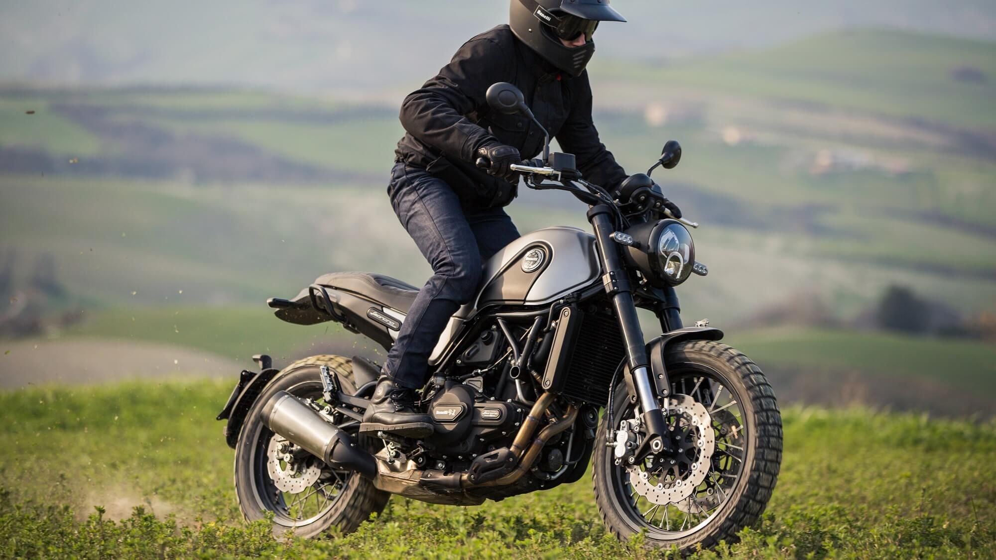 10 Things We Love About The Benelli Leoncino 500 Trail