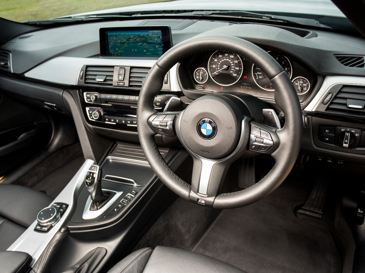 Black 2015 BMW 3 Series infotainment 