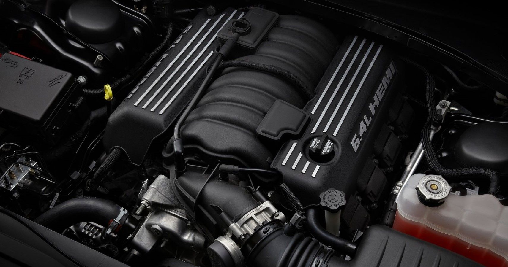 Chrysler 300 SRT8 engine close-up view