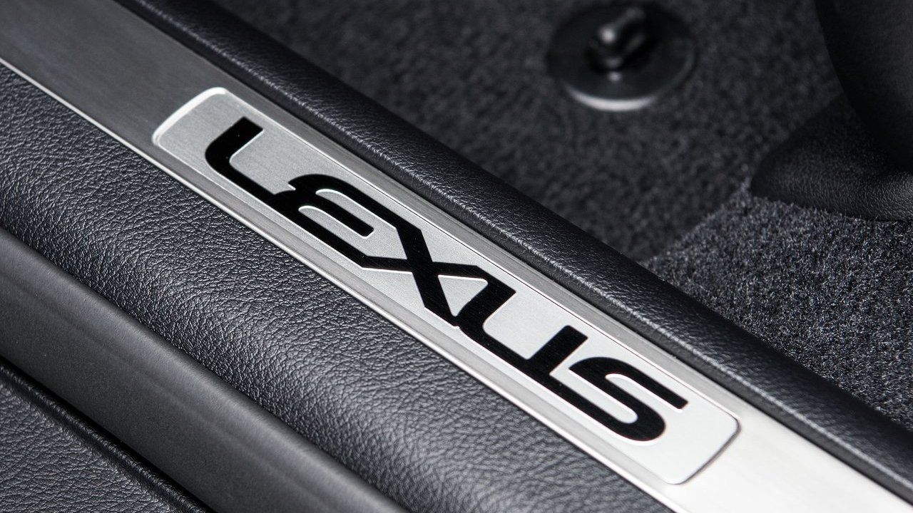 Lexus-RX-Sill