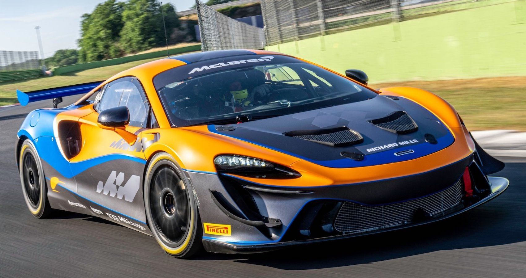 McLaren-Artura_GT4-2023-Feature