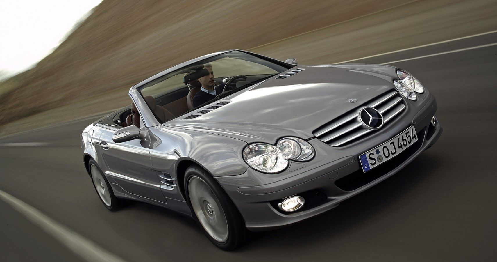 2006 Mercedes-Benz SL 500 accelerating view