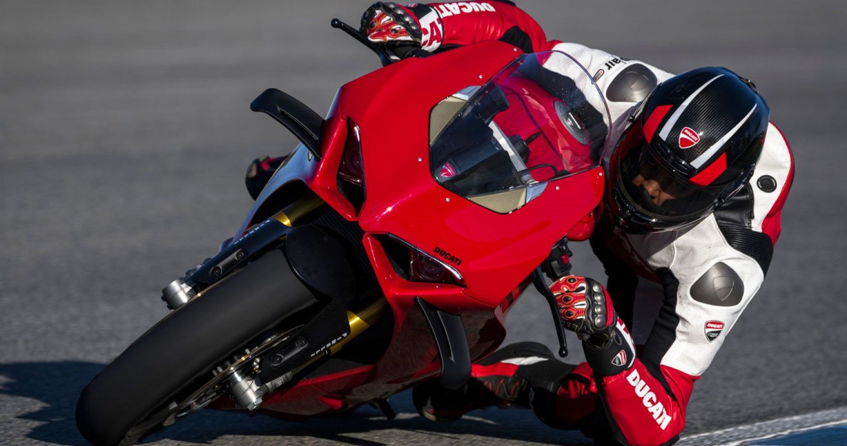 2023 Ducati Panigale V4S cornering view