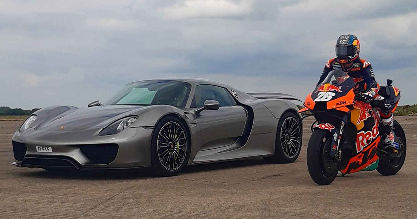 Porsche 918 Spyder vs Red Bull KTM RC16, front quarter view