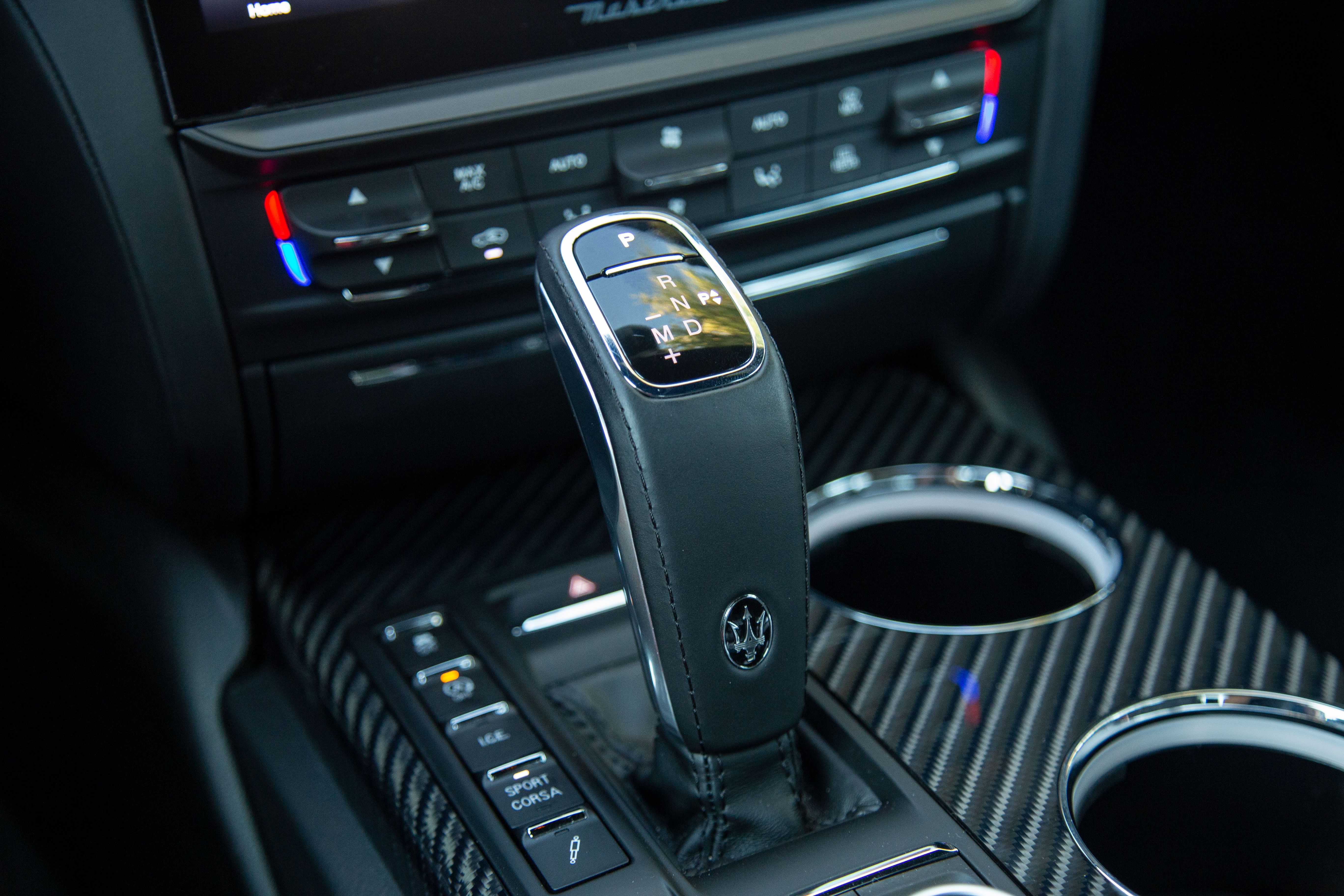 Maserati Quattroporte Trofeo 2022 gearshift lever
