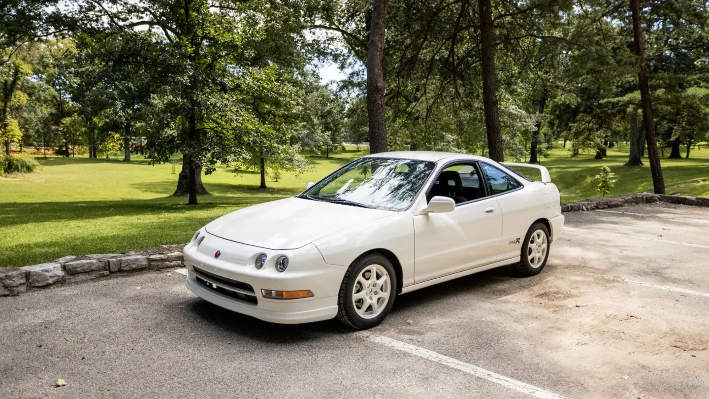 1997 Acura Integra front 3/4 view