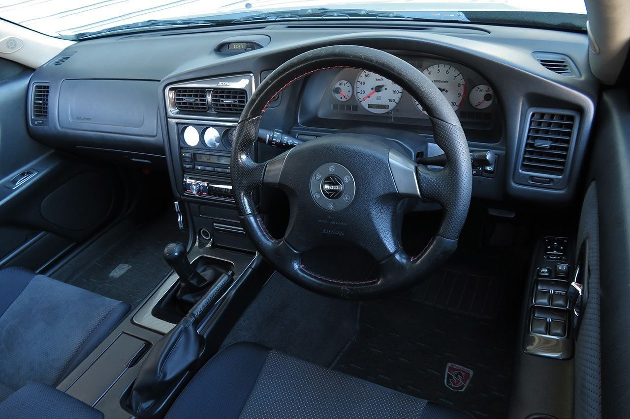 1999 Nissan Stagea Autech 260RS interior