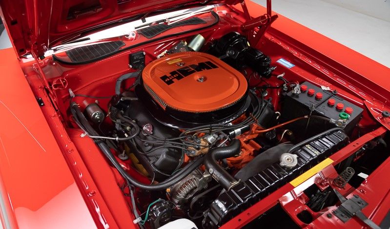 1971 Dodge Challenger RT engine bay