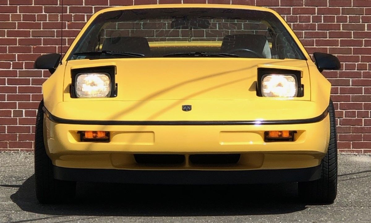 1988 Pontiac Fiero pop-up headlamps front view