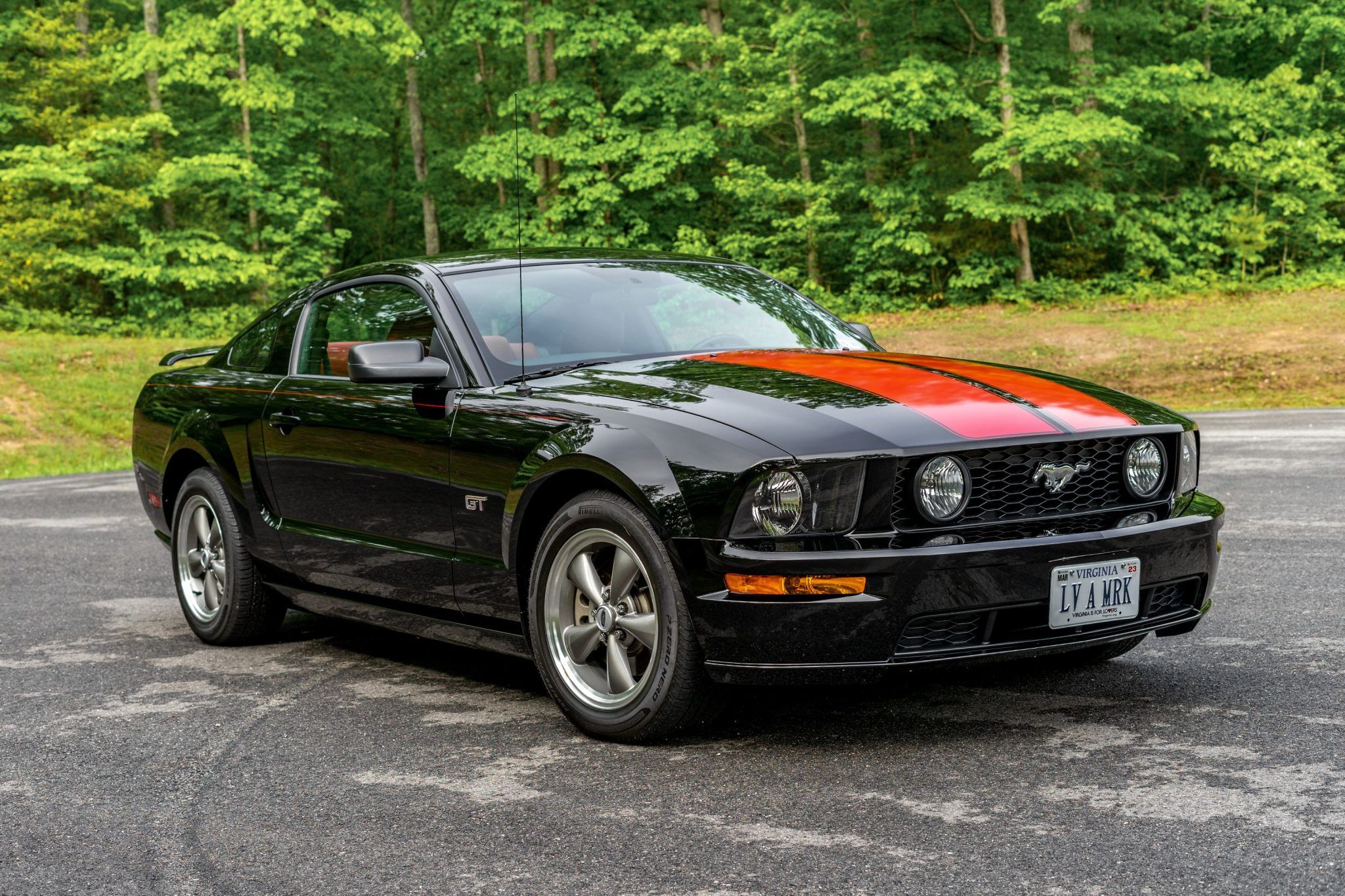 Black 2005 Ford Mustang GT Coupe, Front