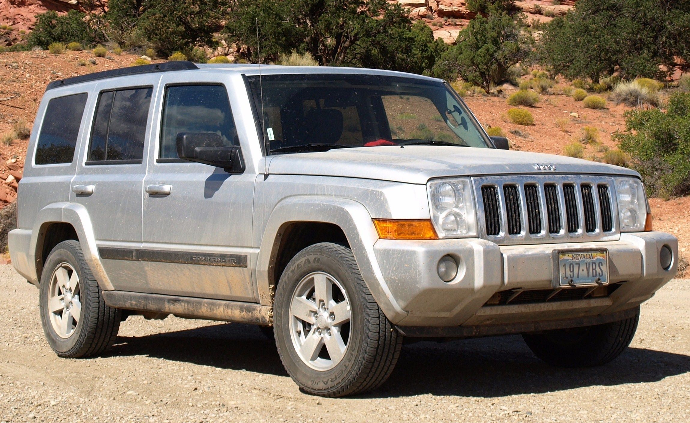 2010 Jeep Commander Limited, Silver