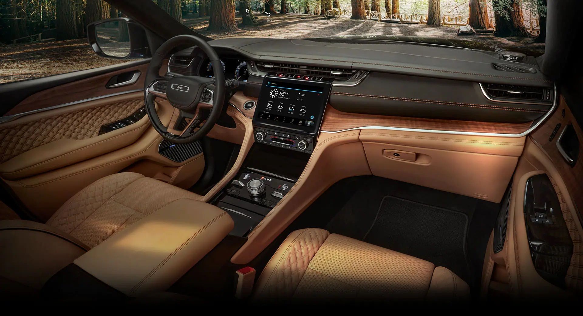 The interior of the 2022 Jeep Grand Cherokee. 