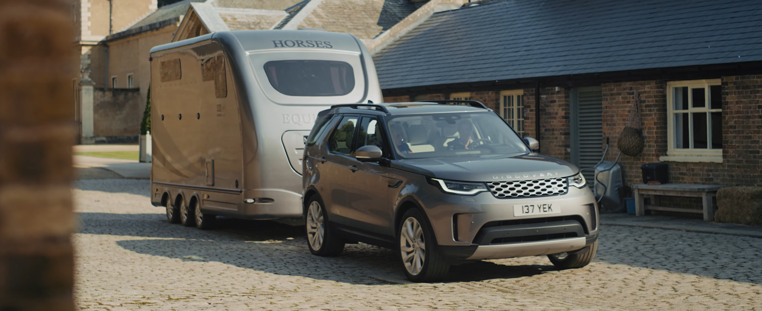 2022 Land Rover Discovery Towing 