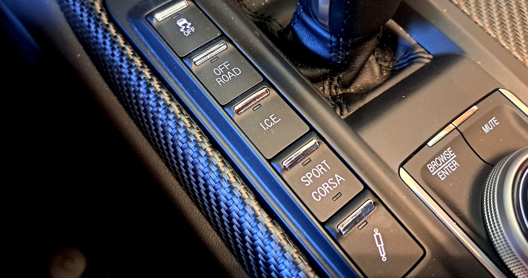 2022-Maserati-Levante-Trofeo-Switch-1