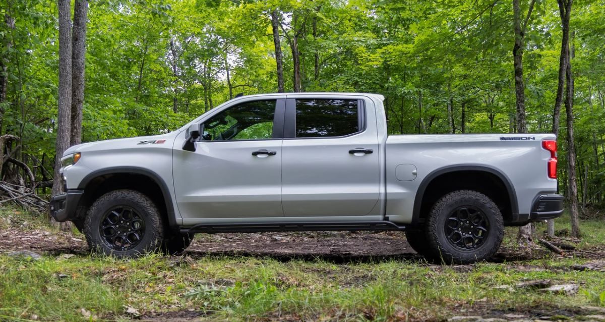 2023 Chevrolet Silverado ZR2 Bison Side Profile