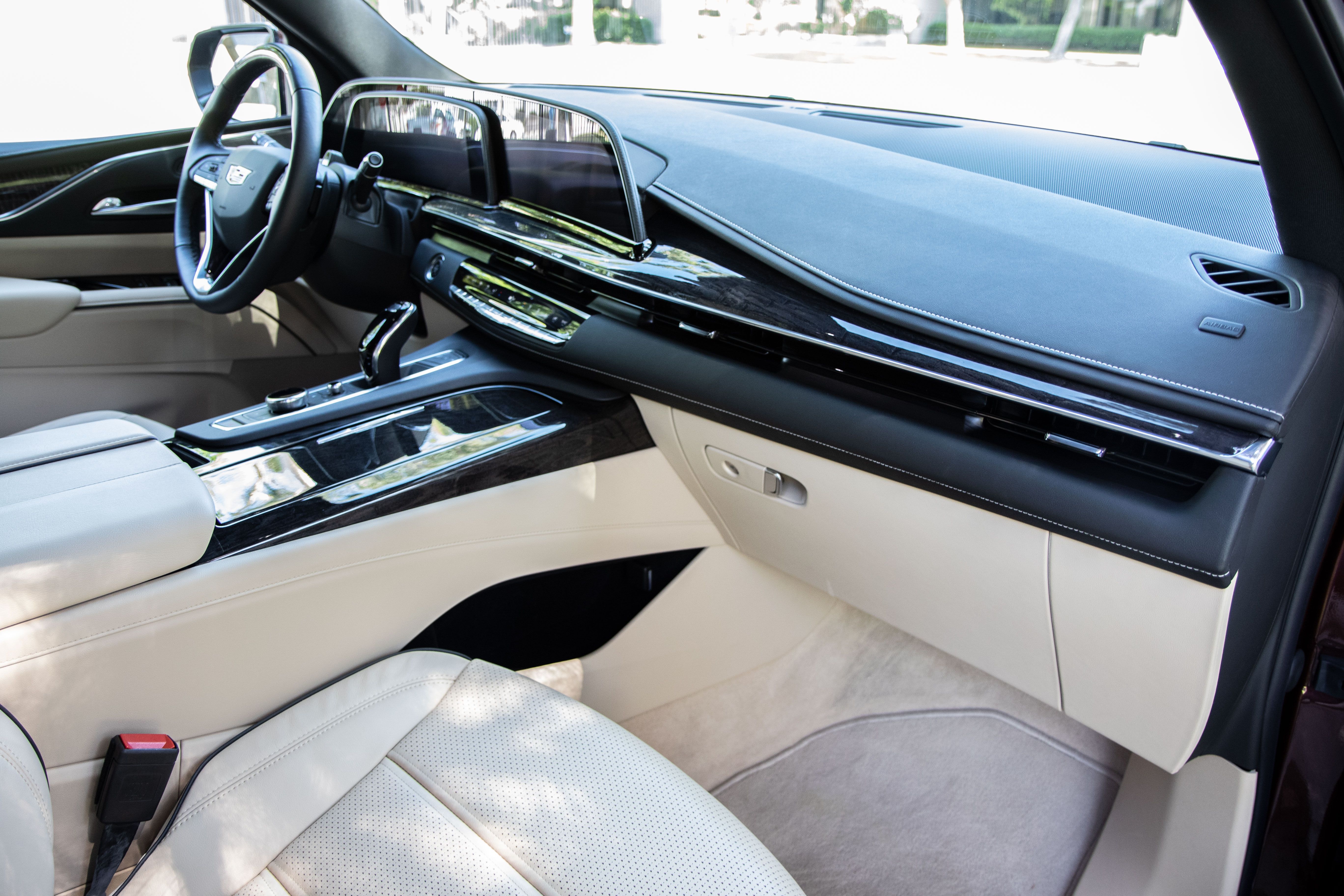 2022 Cadillac Escalade Premium Luxury Cabin