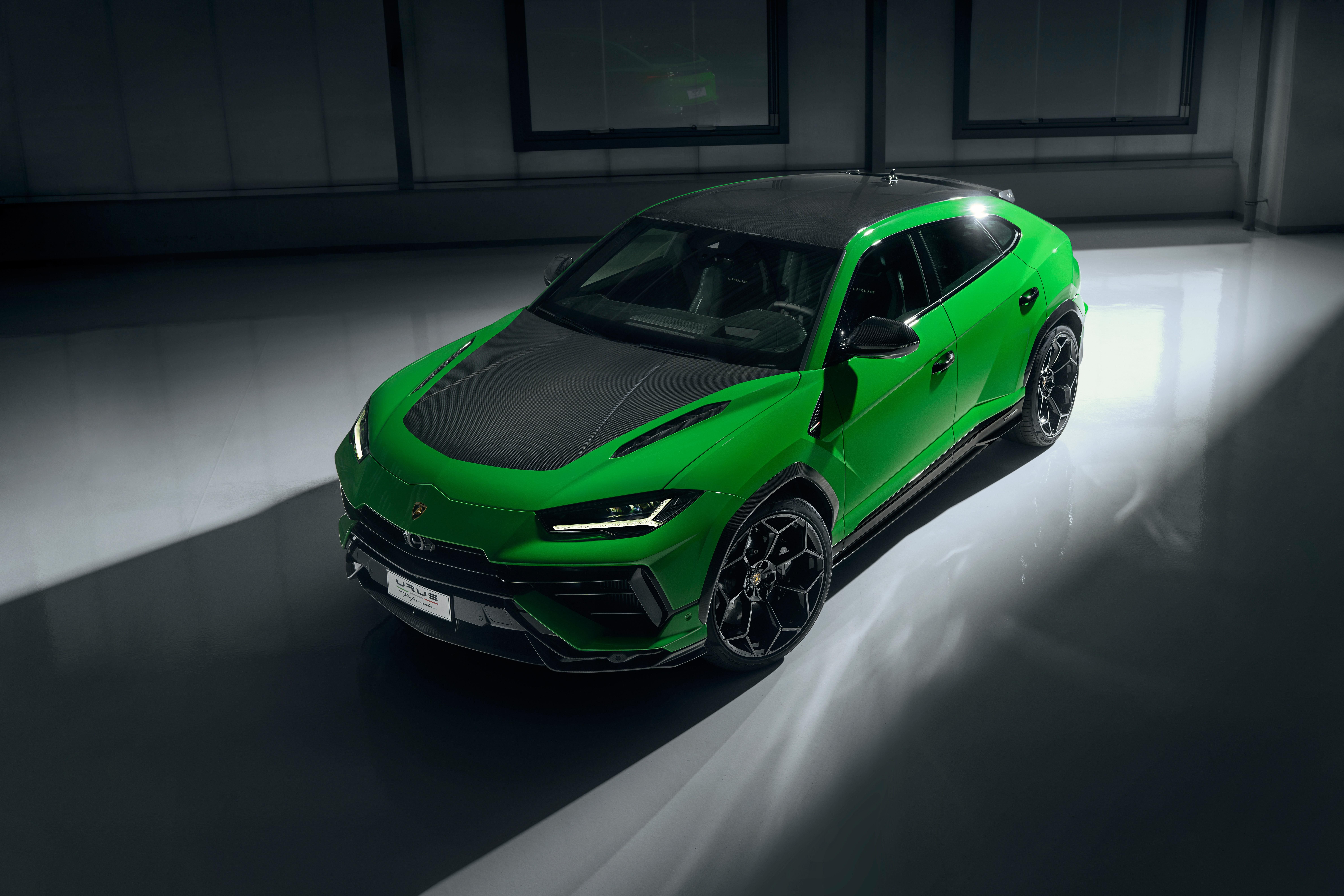 Lamborghini Urus Performante Green Version Front Quarter View In Studio Top Down