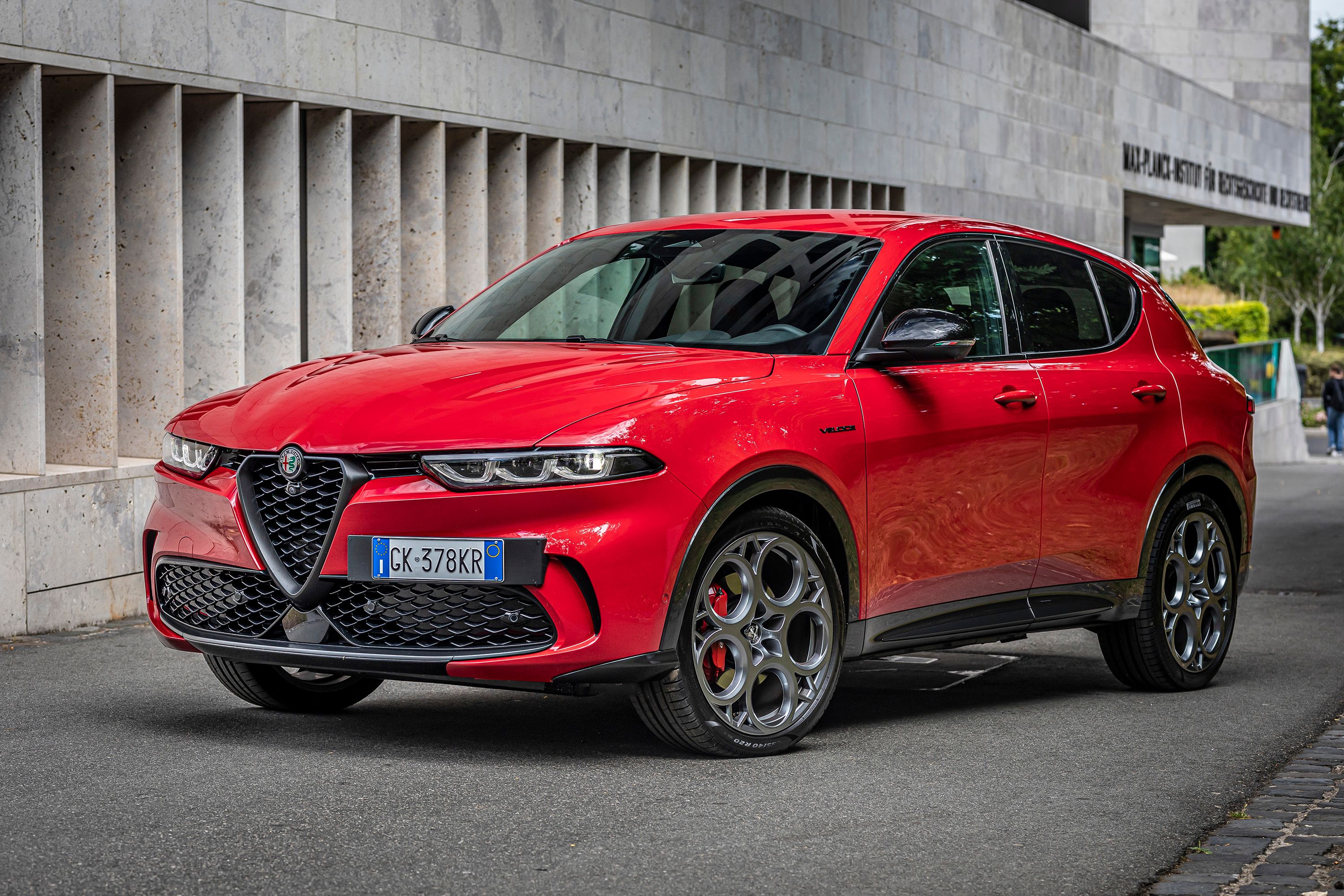 Here’s How The 2023 Dodge Hornet Compares To The Alfa Romeo Tonale