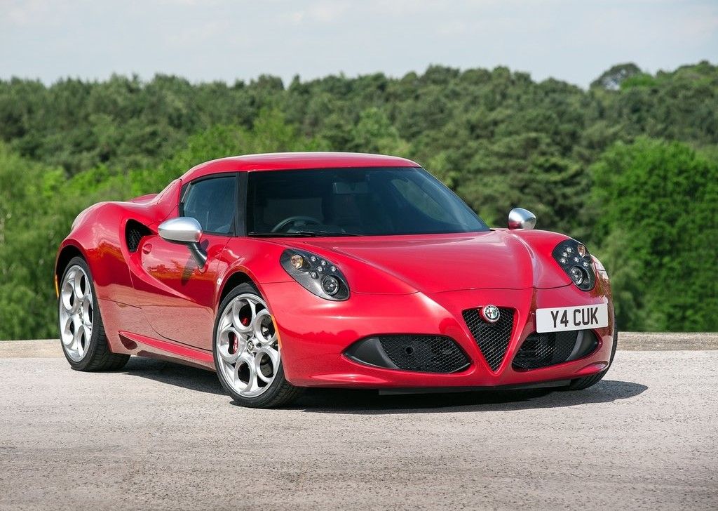 These Are Our 8 Favorite Alfa Romeo Sports Cars Of All Time