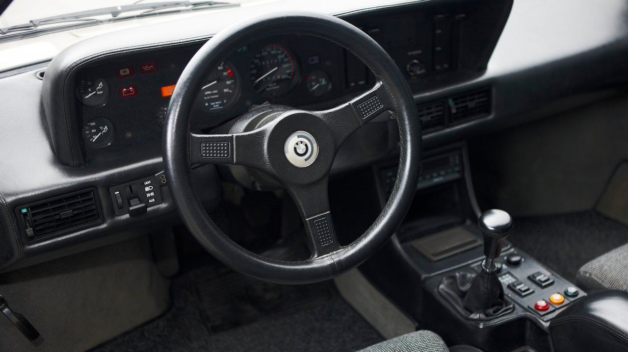 BMW-M1-1979-Interior