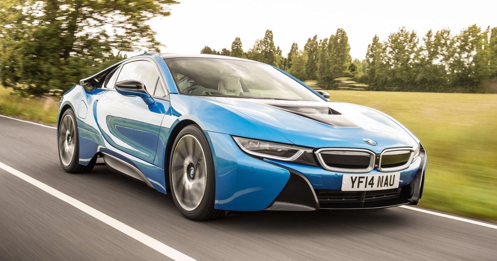 2015 BMW i8 front third quarter rolling view