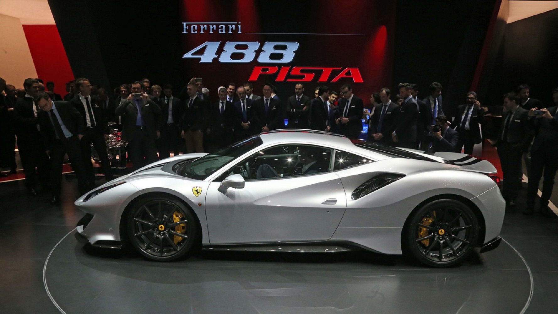 Ferrari-488-Pista-1