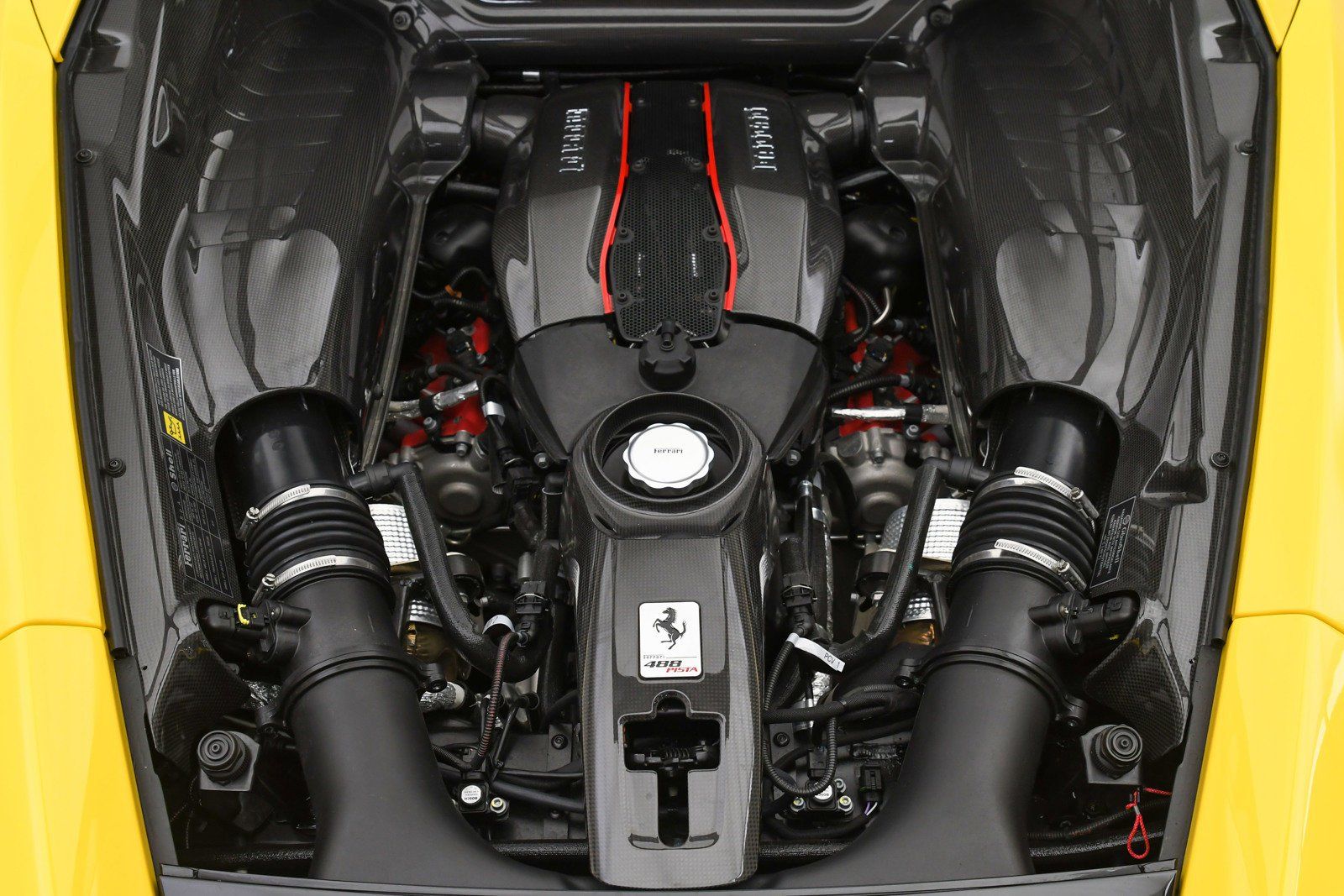 Ferrari 488 Pista engine