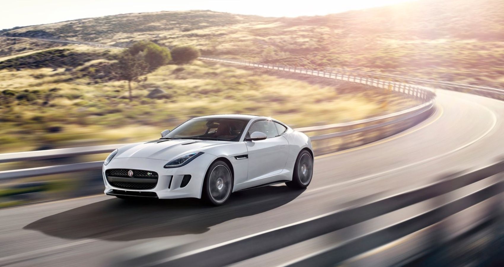 2015-Jaguar-F-Type_R_Coupe-White