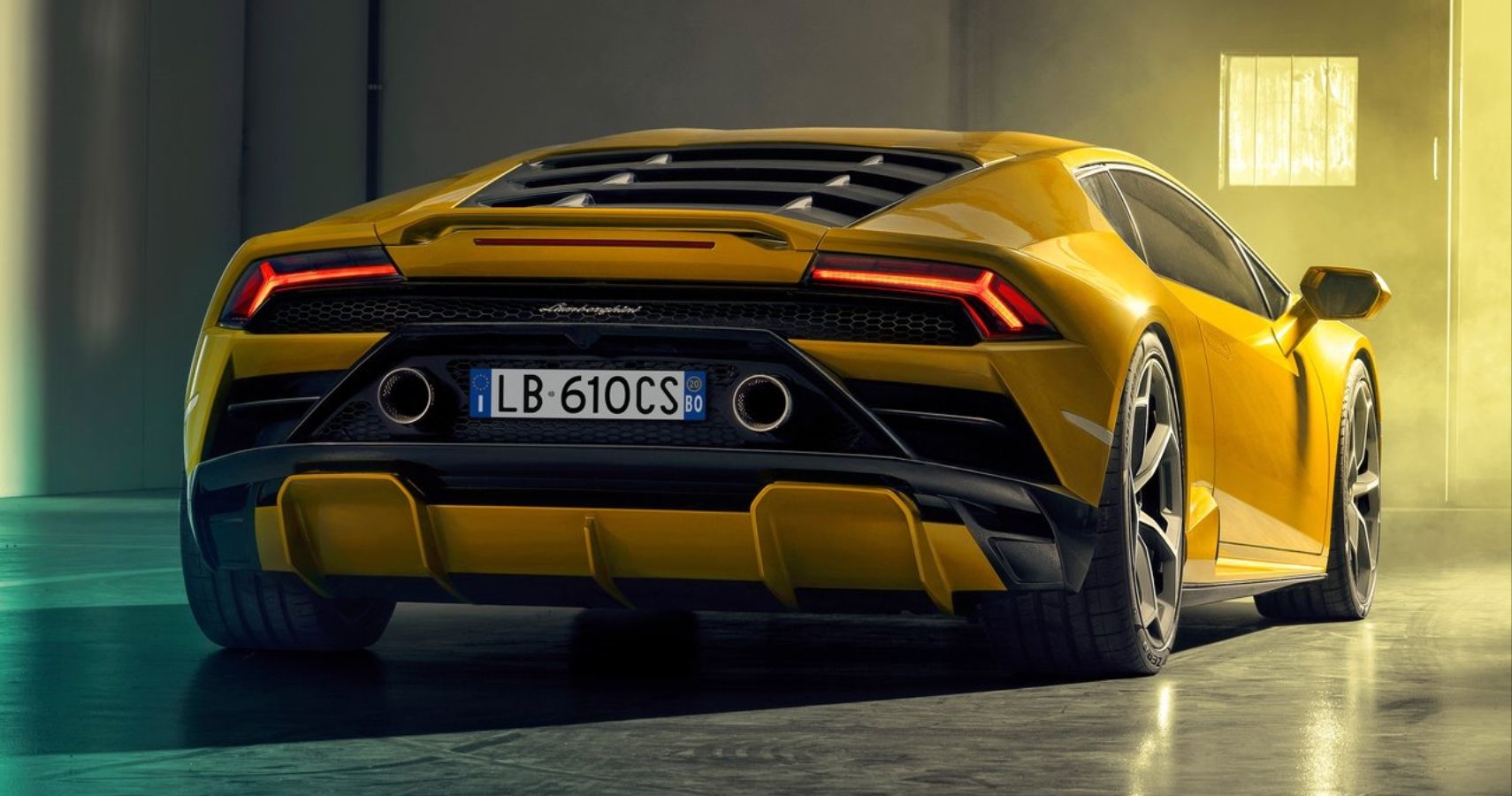 Lamborghini-Huracan_Evo_RWD-2021 Rear View In Yellow