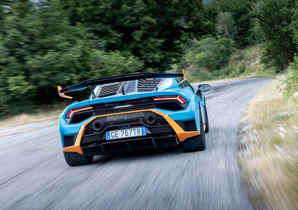 Lamborghini-Huracan_STO-2021-back road