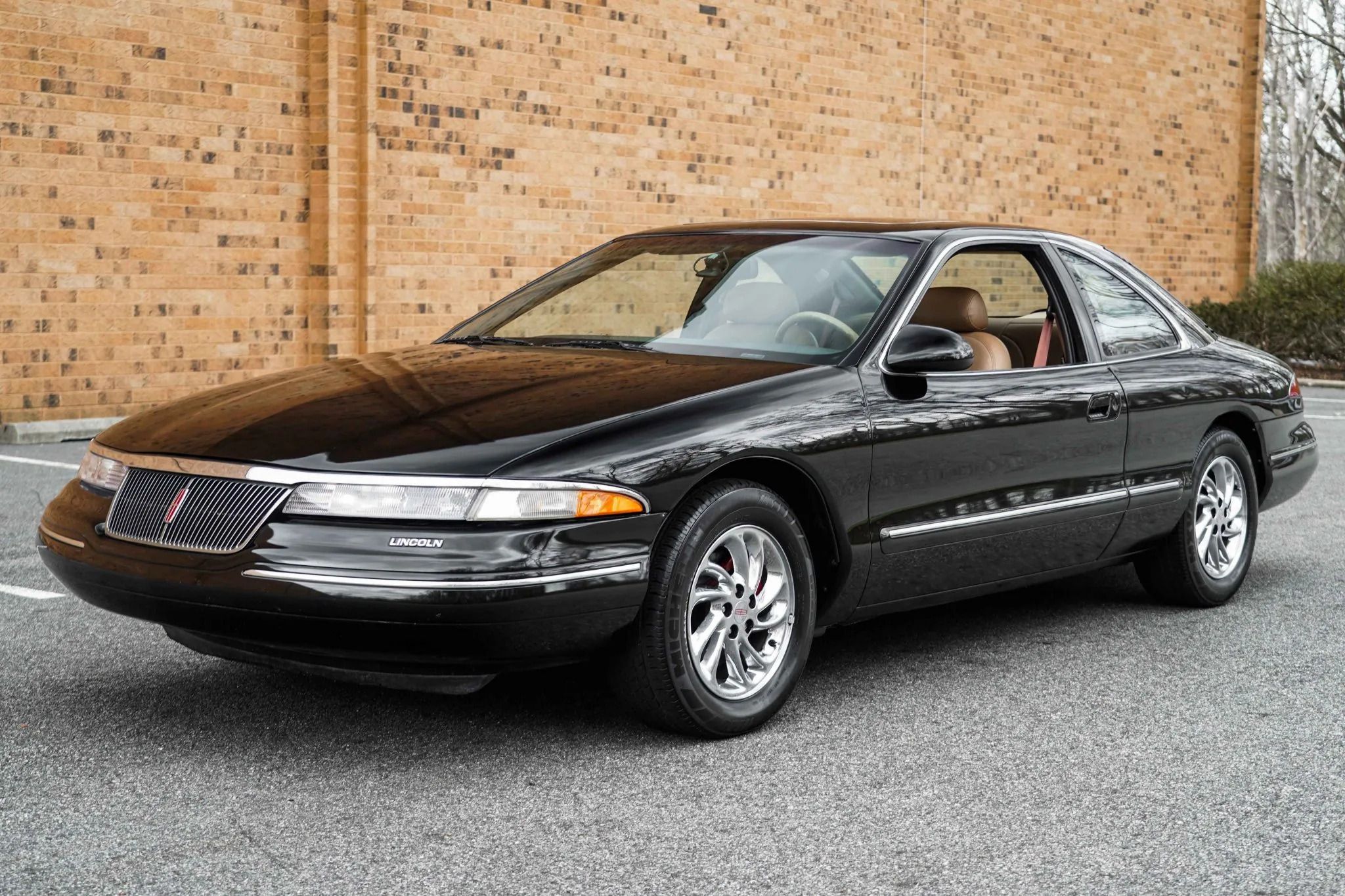 Lincoln Mark VIII Front