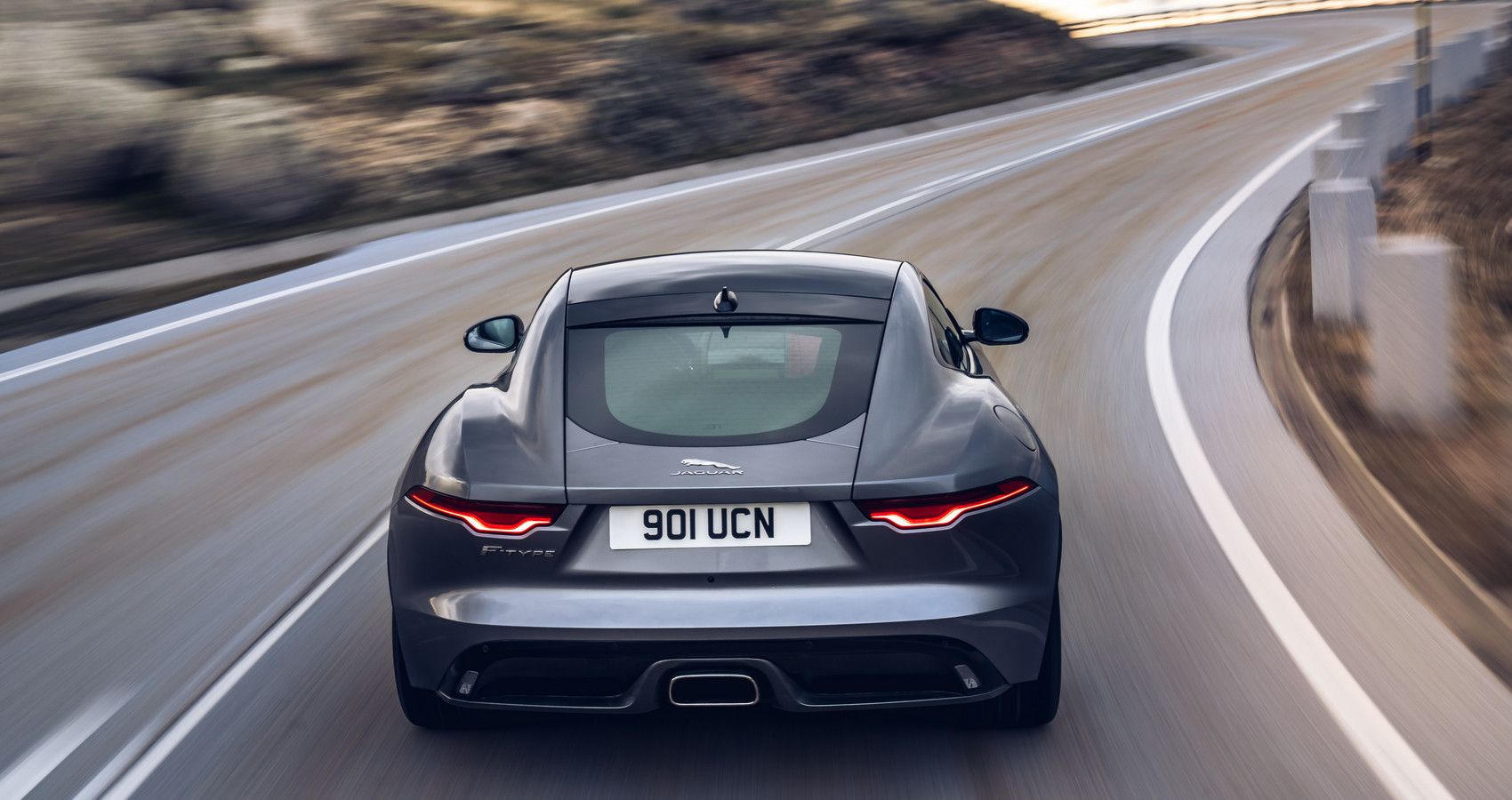 Jaguar F-TYPE P300 Coupé RWD Eiger Grey-17