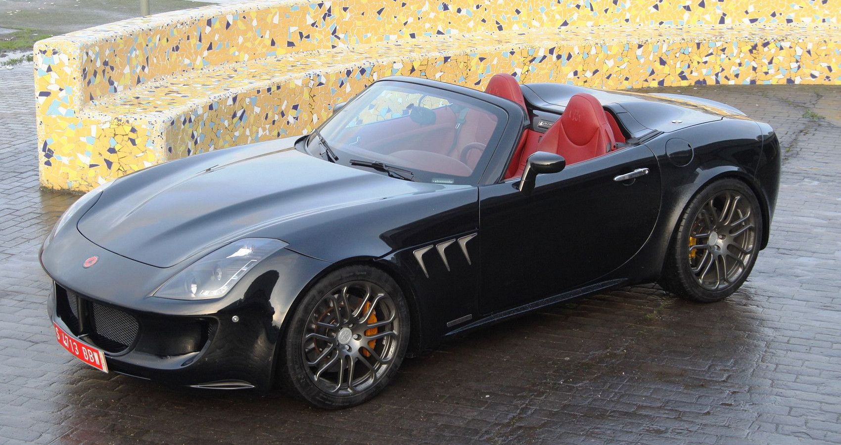 Tauro Sport Auto V8 - Front