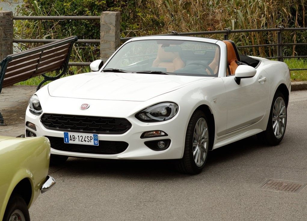 White 2017 Fiat 124 Spider