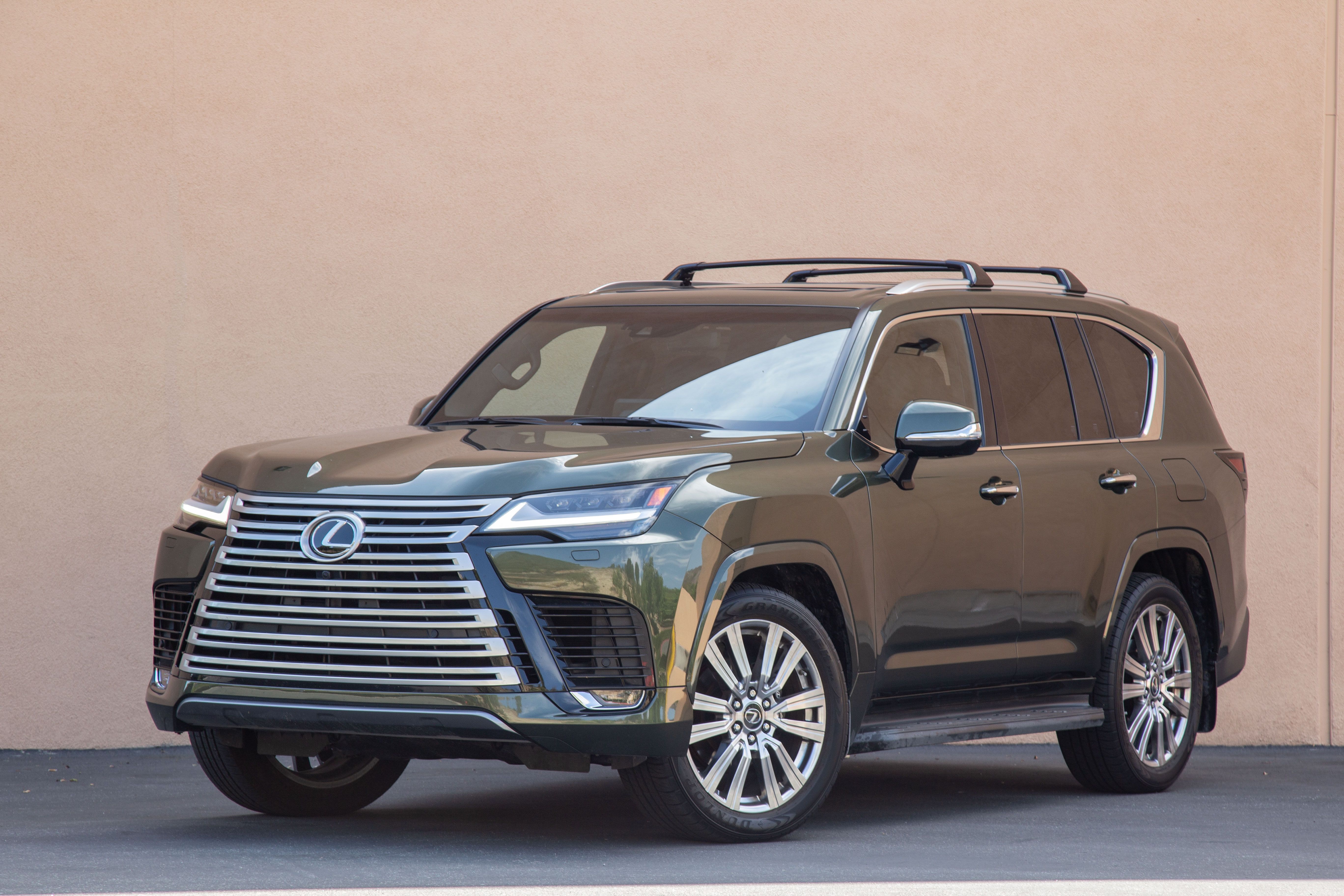 Передняя часть Lexus LX 600 Ultra Premium 2022 года