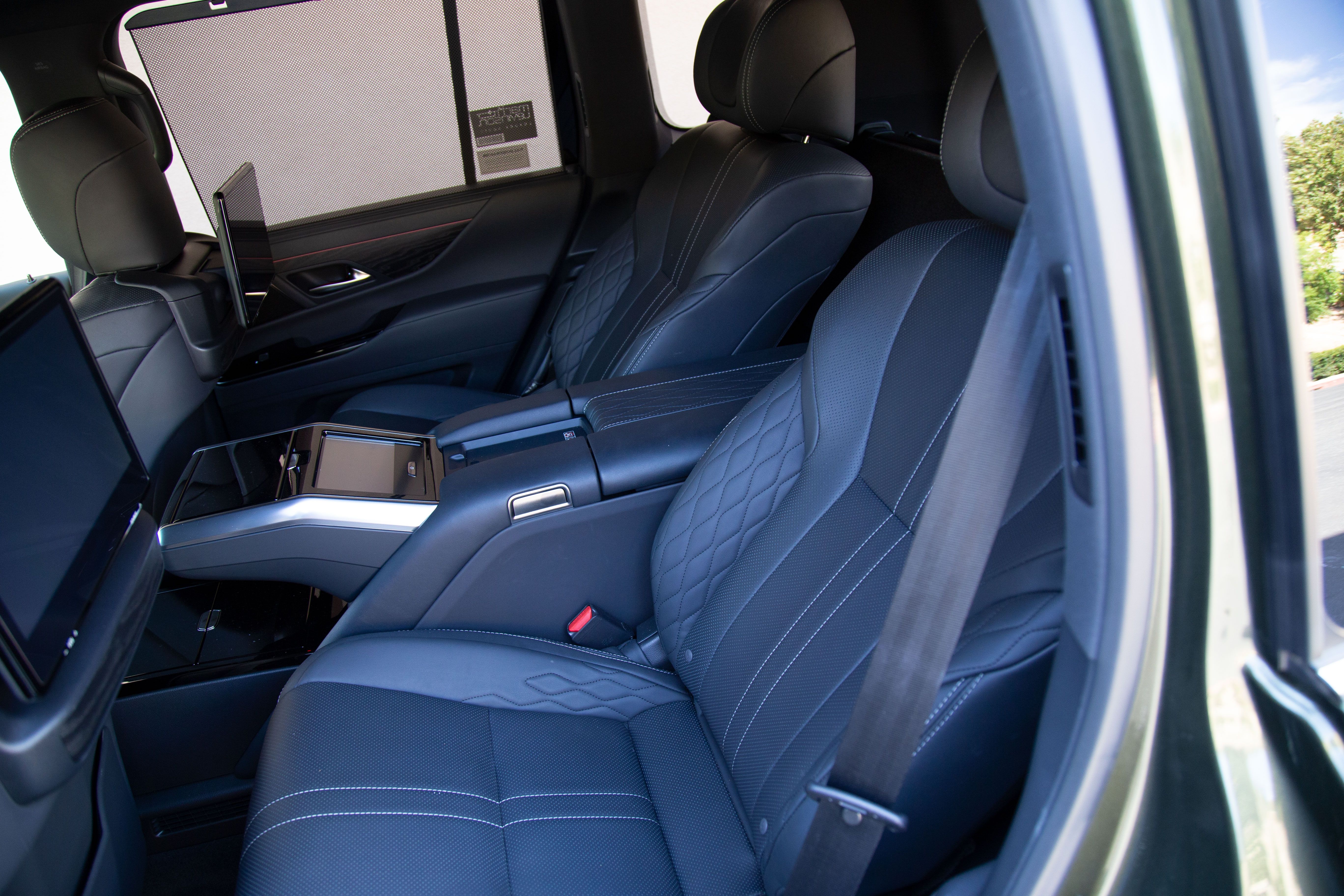 Задние сиденья Lexus LX 600 Ultra Premium 2022