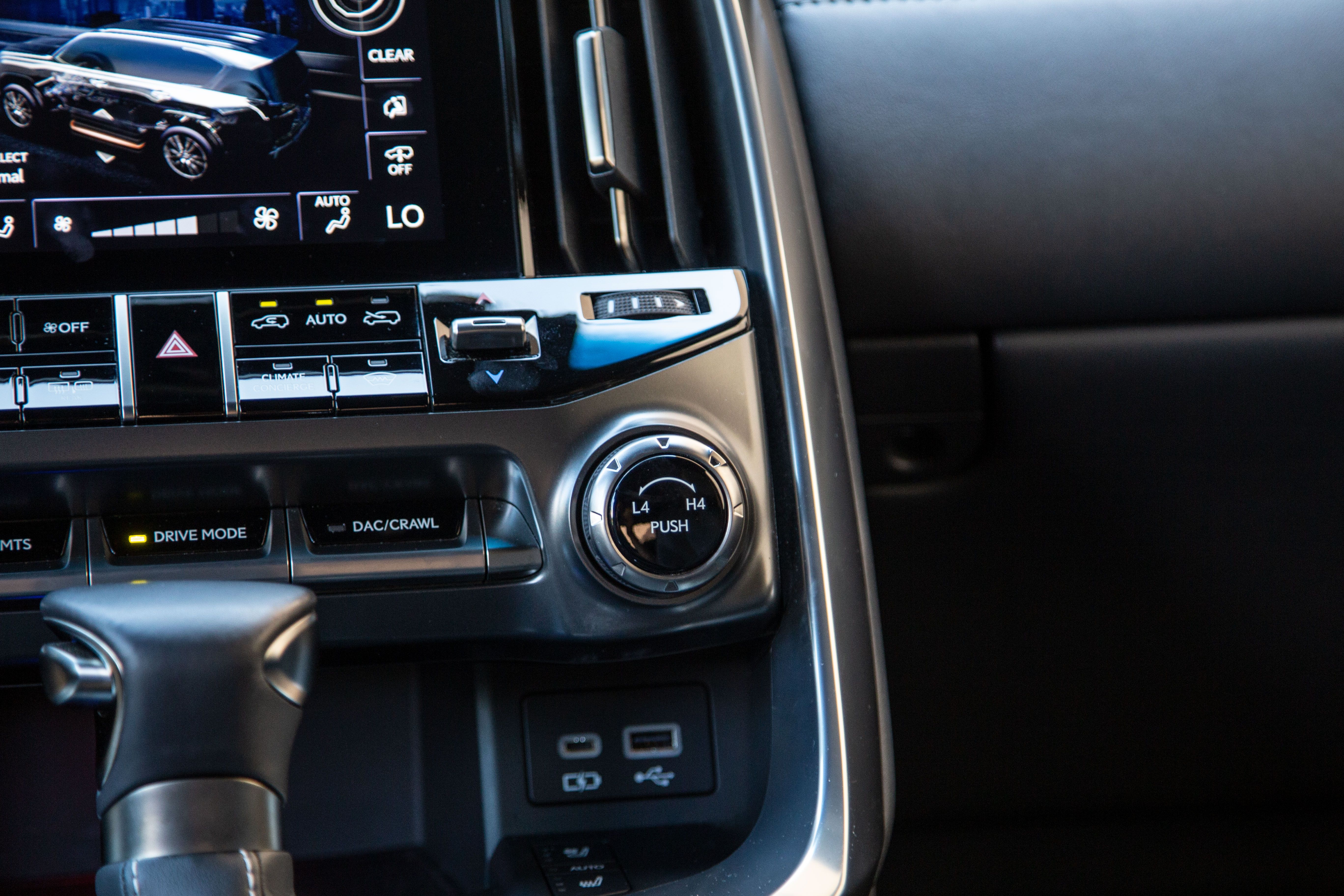 Переключатель Lexus LX 600 Ultra Premium 4WD 2022 года